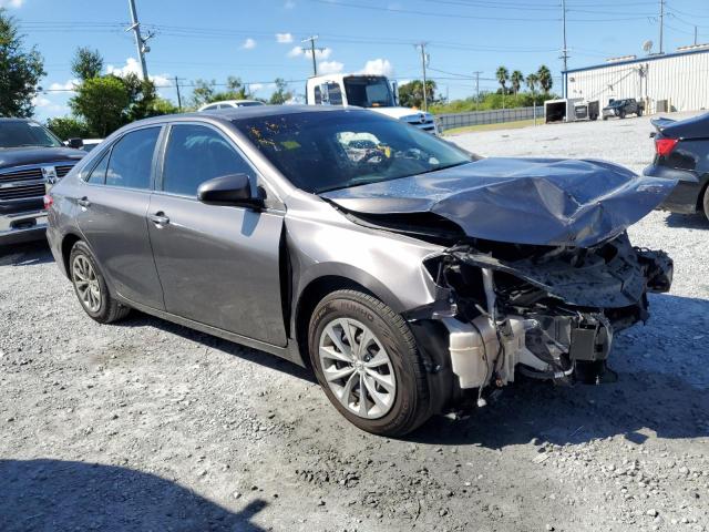 4T1BF1FK9HU666540 - 2017 TOYOTA CAMRY LE ნაცრისფერი ფოტო 4