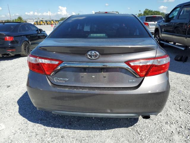 4T1BF1FK9HU666540 - 2017 TOYOTA CAMRY LE ნაცრისფერი ფოტო 6