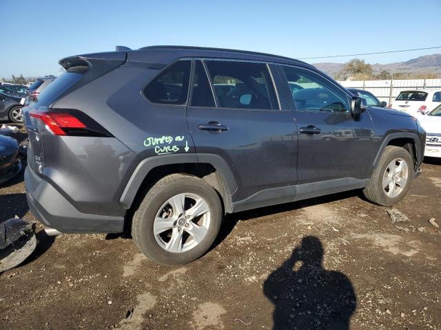 2T3P1RFV2MW145352 - 2021 TOYOTA RAV4 XLE GRAY photo 3