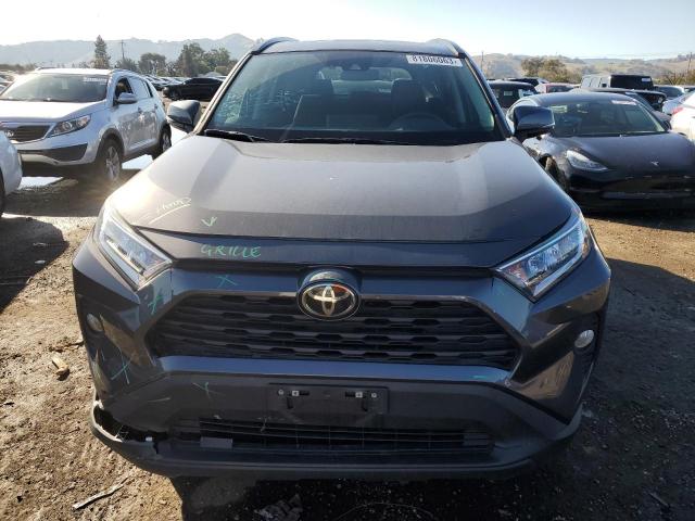 2T3P1RFV2MW145352 - 2021 TOYOTA RAV4 XLE GRAY photo 5