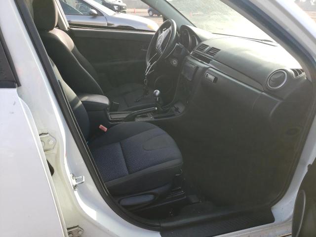 JM1BK343551313698 - 2005 MAZDA 3 HATCHBACK WHITE photo 7