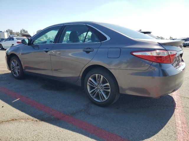 4T1BF1FK8GU513579 - 2016 TOYOTA CAMRY LE 灰色 照片 2