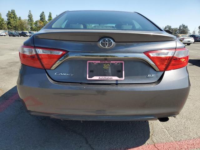 4T1BF1FK8GU513579 - 2016 TOYOTA CAMRY LE 灰色 照片 6