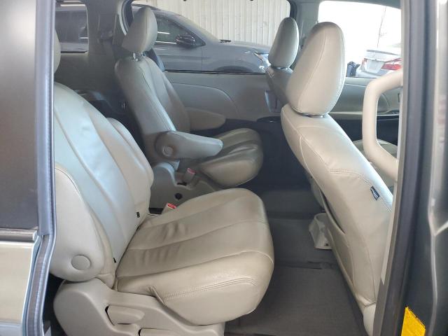 5TDJK3DC9BS017335 - 2011 TOYOTA SIENNA LE GREEN photo 11