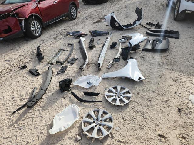 5YFEPMAE5MP255547 - 2021 TOYOTA COROLLA LE Biały zdjęcie 12