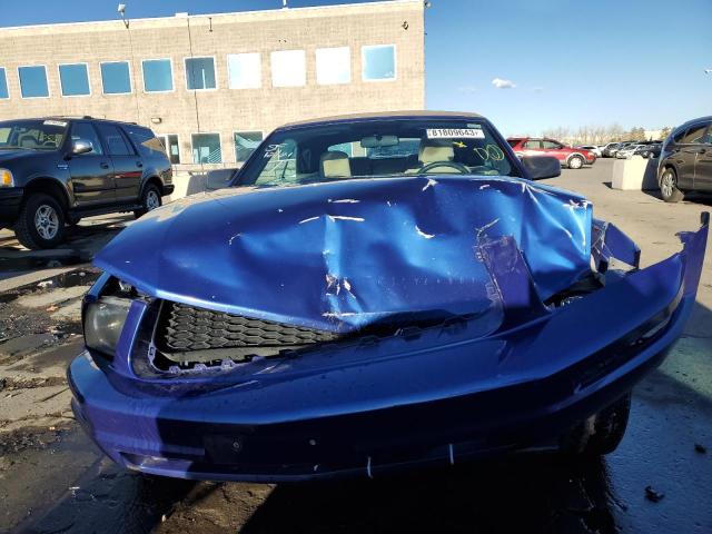 1ZVFT84N955203627 - 2005 FORD MUSTANG BLUE photo 5