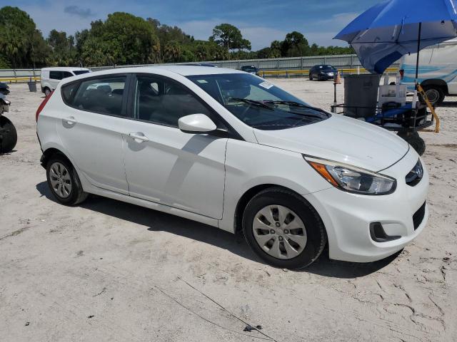 KMHCT5AEXFU212266 - 2015 HYUNDAI ACCENT GS WHITE photo 4