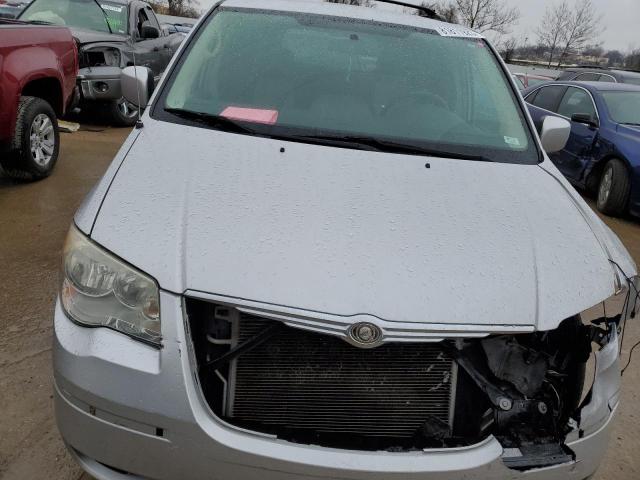 2A4RR5D17AR298688 - 2010 CHRYSLER TOWN & COU TOURING SILVER photo 5