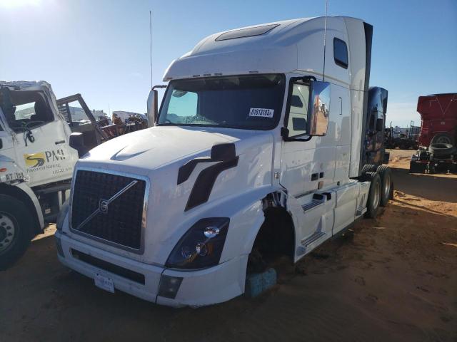 4V4NC9EHXGN946253 - 2016 VOLVO VN VNL WHITE photo 2