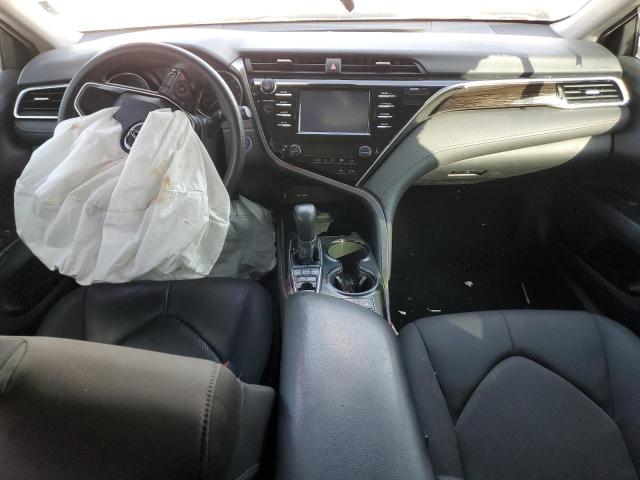 4T1B31HK3JU001211 - 2018 TOYOTA CAMRY LE WHITE photo 8