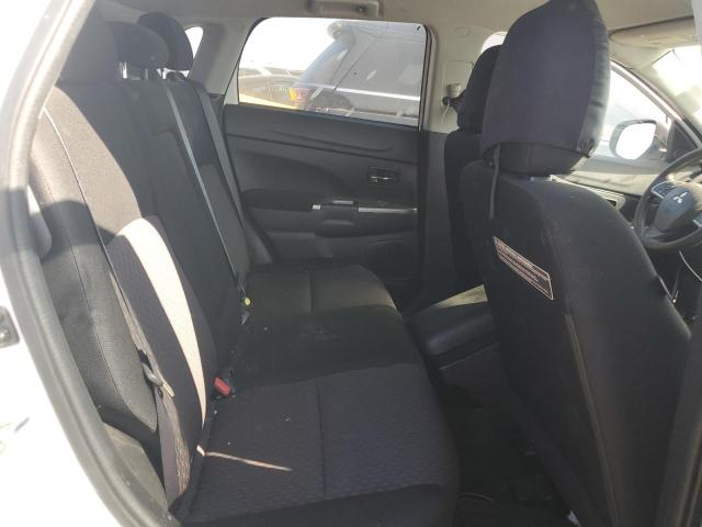 JA4AP3AU3JZ015151 - 2018 MITSUBISHI OUTLANDER ES თეთრი ფოტო 10