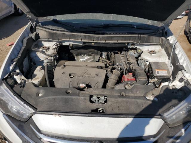 JA4AP3AU3JZ015151 - 2018 MITSUBISHI OUTLANDER ES თეთრი ფოტო 11