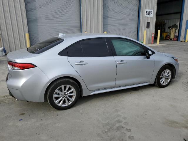 JTDBCMFE6R3051170 - 2024 TOYOTA COROLLA LE SILVER photo 3