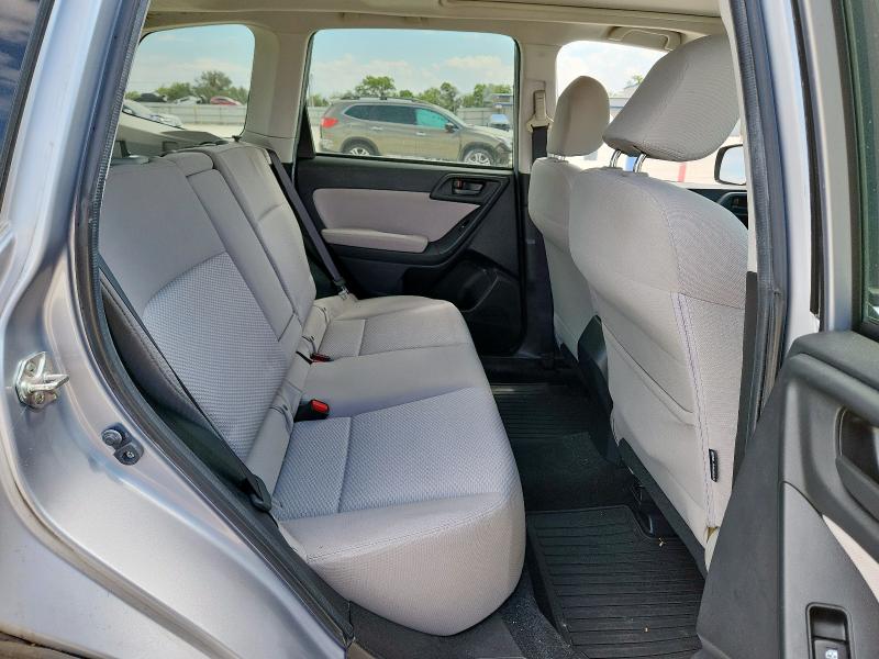 JF2SJAFC4FH570009 - 2015 SUBARU FORESTER 2.5I PREMIUM SILVER photo 11