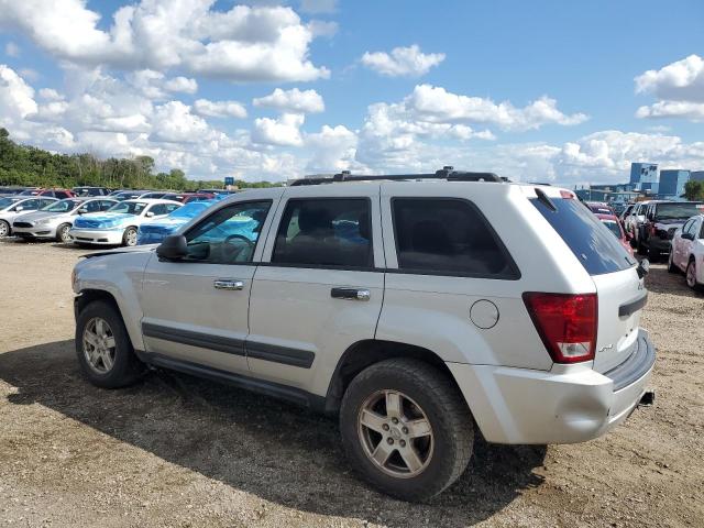 1J4HR48N65C688652 - 2005 JEEP GRAND CHER LAREDO SILVER photo 2