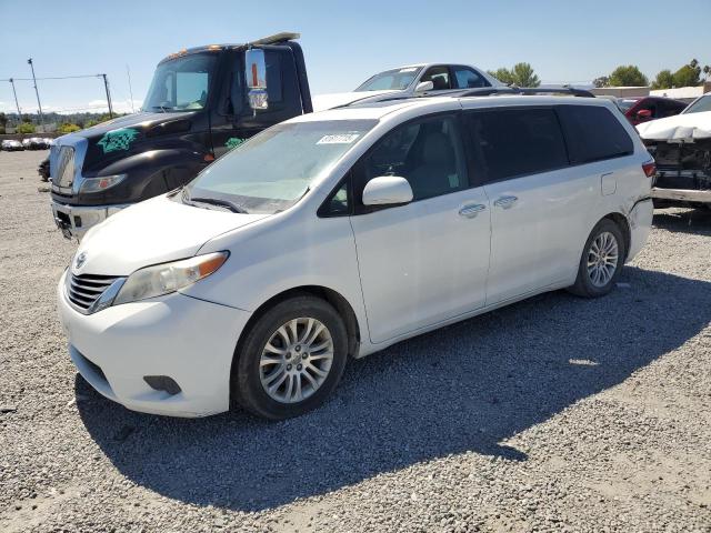 2015 TOYOTA SIENNA XLE, 