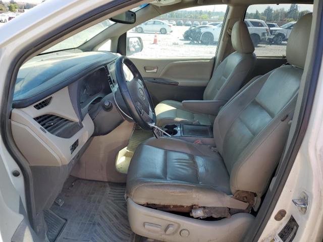 5TDYK3DC9FS635193 - 2015 TOYOTA SIENNA XLE WHITE photo 7