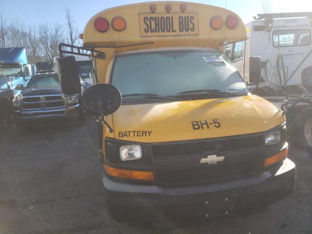 1GBJG31U041244142 - 2004 CHEVROLET EXPRESS YELLOW photo 5