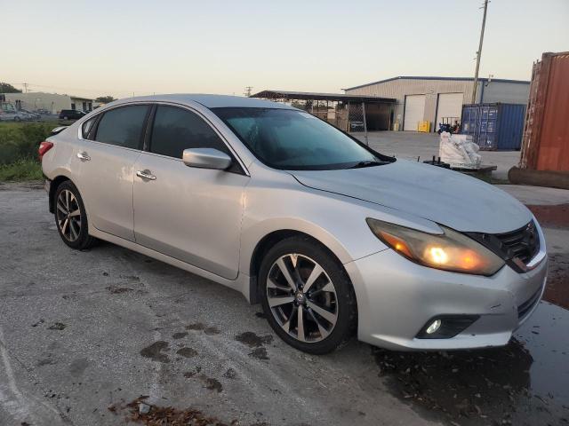 1N4AL3AP7HC258265 - 2017 NISSAN ALTIMA 2.5 Silber Foto 4