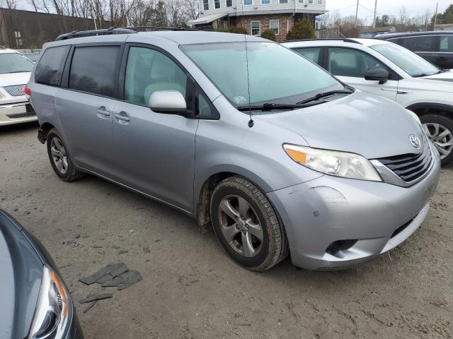 5TDKK3DC4CS249427 - 2012 TOYOTA SIENNA LE SILVER photo 4