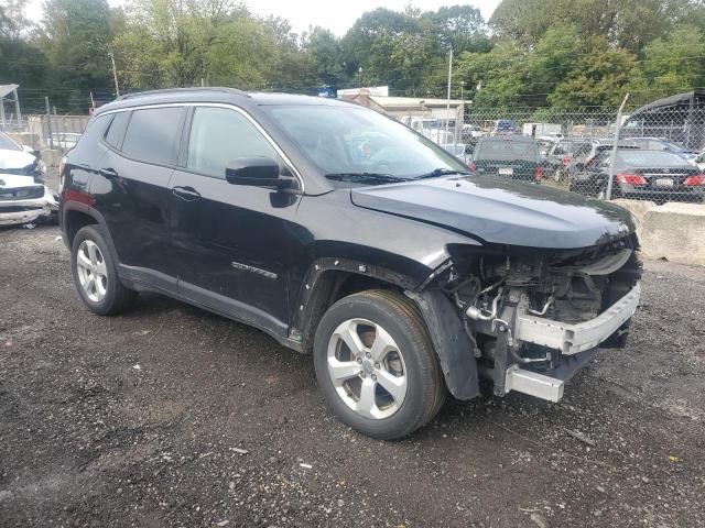 3C4NJDBB2JT150186 - 2018 JEEP COMPASS LATITUDE შავი ფოტო 4