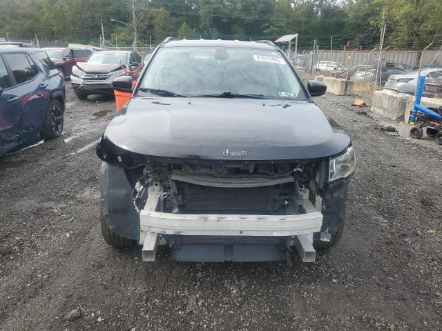 3C4NJDBB2JT150186 - 2018 JEEP COMPASS LATITUDE შავი ფოტო 5