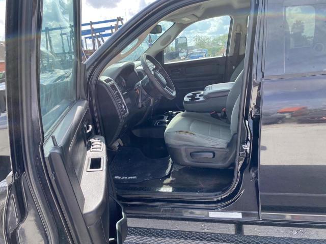 3C63RRGL2JG132267 - 2018 RAM 3500 ST შავი ფოტო 5