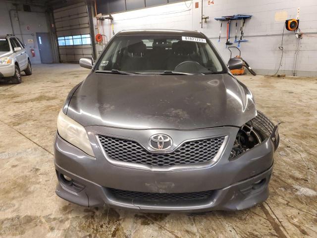 4T1BF3EK2AU048558 - 2010 TOYOTA CAMRY BASE GRAY photo 5