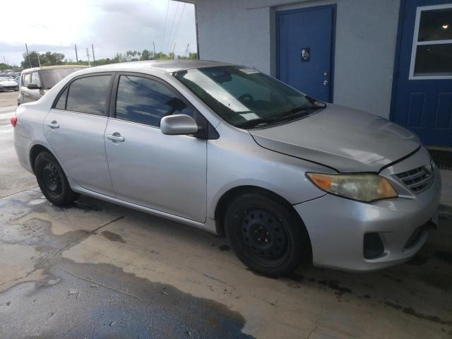 5YFBU4EE0DP147522 - 2013 TOYOTA COROLLA BASE Արծաթագույն լուսանկար 4