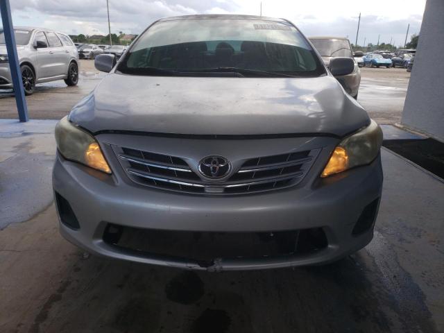 5YFBU4EE0DP147522 - 2013 TOYOTA COROLLA BASE Արծաթագույն լուսանկար 5