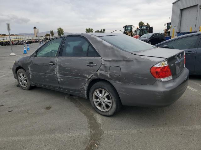 4T1BF30K45U596980 - 2005 TOYOTA CAMRY LE GRAY photo 2
