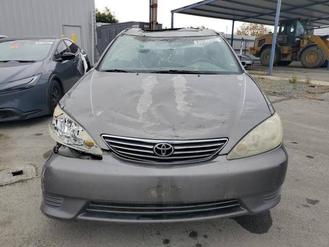 4T1BF30K45U596980 - 2005 TOYOTA CAMRY LE GRAY photo 5