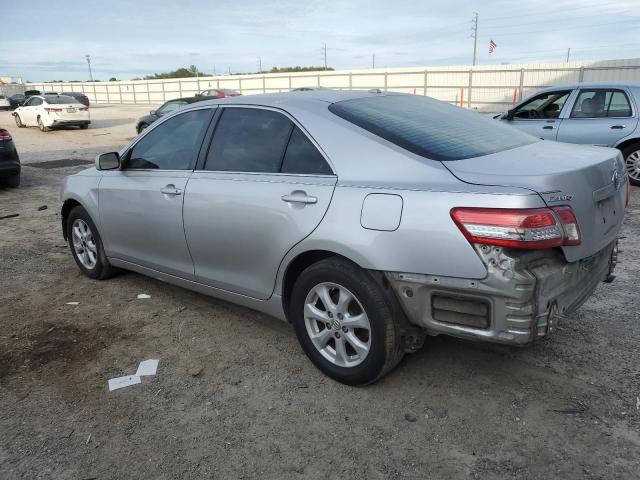 4T1BF3EK0BU666642 - 2011 TOYOTA CAMRY BASE SILVER photo 2