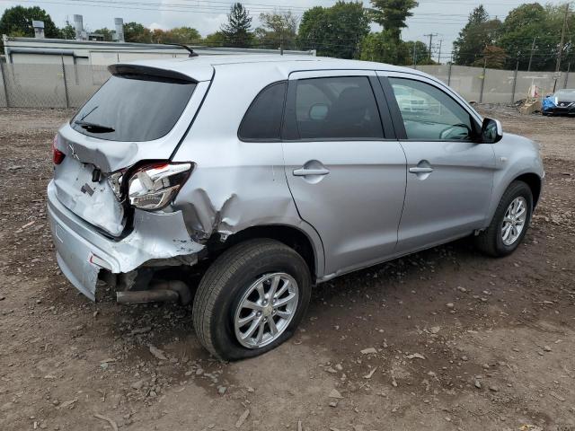 JA4AP3AU9BZ001711 - 2011 MITSUBISHI OUTLANDER ES SILVER photo 3