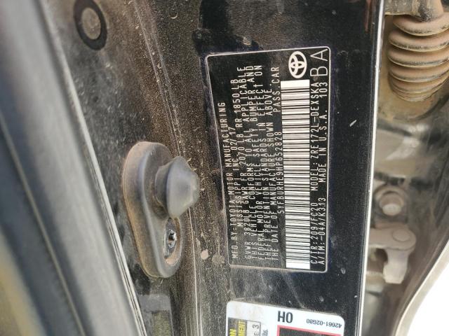 5YFBURHE9HP652828 - 2017 TOYOTA COROLLA L BLACK photo 12