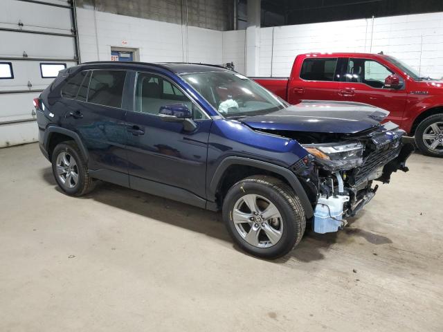 4T3RWRFV8NU066621 - 2022 TOYOTA RAV4 XLE BLUE photo 4