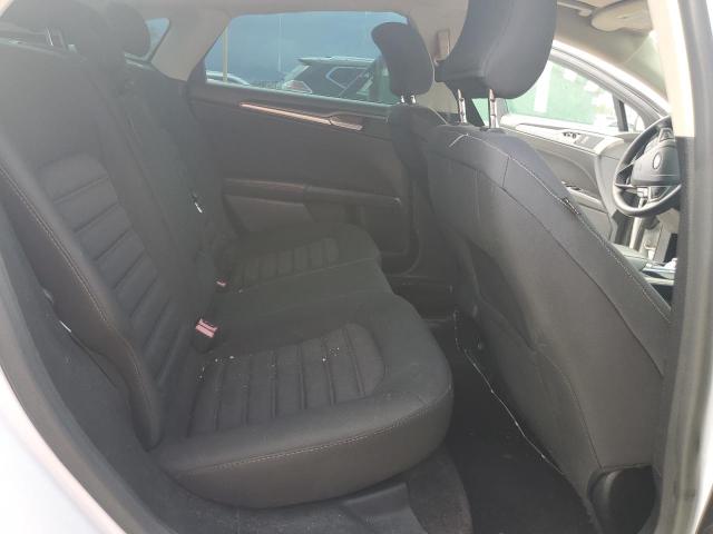 3FA6P0H72HR370827 - 2017 FORD FUSION SE თეთრი ფოტო 10