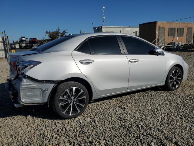 2T1BURHE8JC070385 - 2018 TOYOTA COROLLA L SILVER photo 3