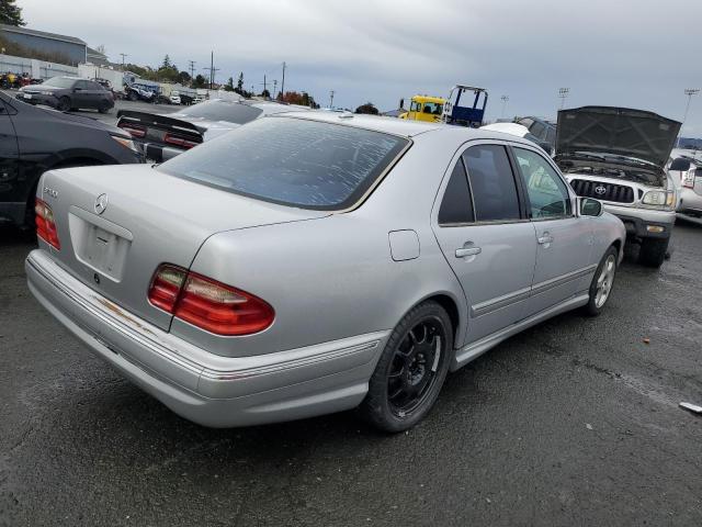 WDBJF70J61B226438 - 2001 MERCEDES-BENZ E 430 SILVER photo 3