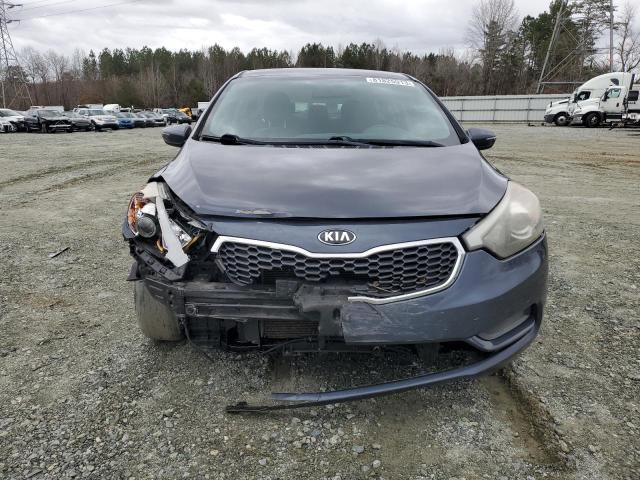 KNAFX4A61F5409097 - 2015 KIA FORTE LX BLUE photo 5