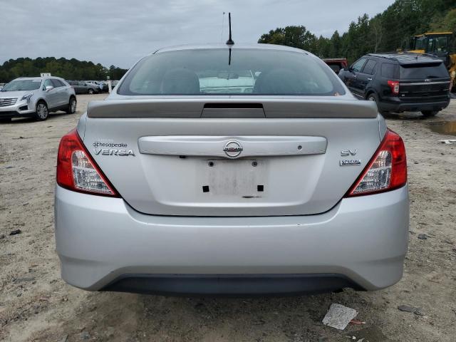 3N1CN7AP9HL877672 - 2017 NISSAN VERSA S 银色 照片 6