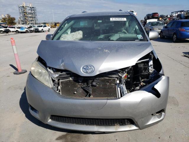 5TDKZ3DC3HS783599 - 2017 TOYOTA SIENNA LE GRAY photo 5