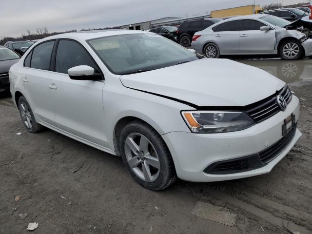 3VWLL7AJ3EM426724 - 2014 VOLKSWAGEN JETTA TDI WHITE photo 4