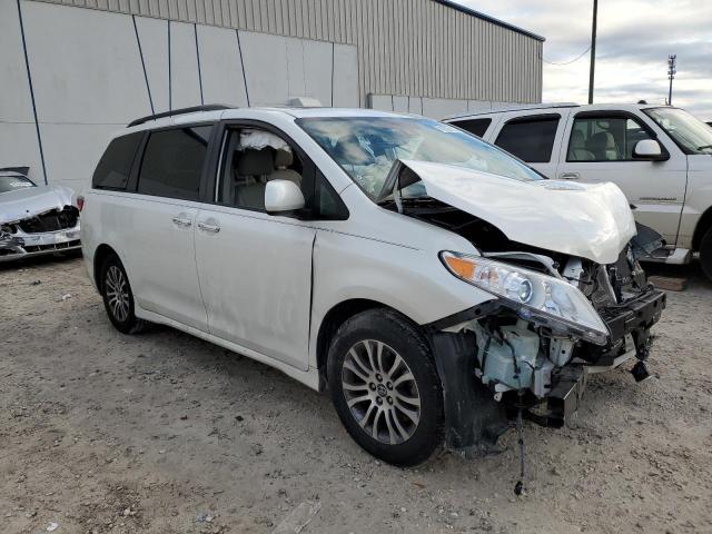 5TDYZ3DC2LS055503 - 2020 TOYOTA SIENNA XLE WHITE photo 4