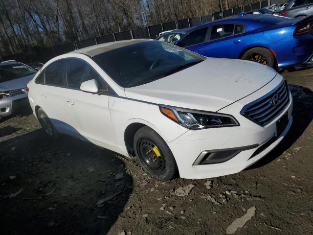 5NPE24AF3HH492838 - 2017 HYUNDAI SONATA SE WHITE photo 4