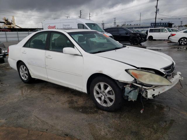 JTDBE32K240255250 - 2004 TOYOTA CAMRY LE WHITE photo 4