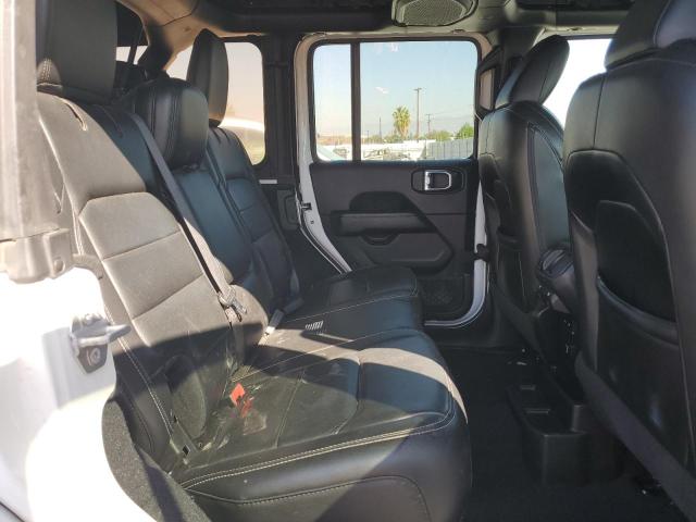 1C4HJXEG1JW304483 - 2018 JEEP WRANGLER U SAHARA WHITE photo 10