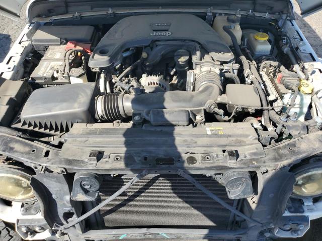 1C4HJXEG1JW304483 - 2018 JEEP WRANGLER U SAHARA WHITE photo 11