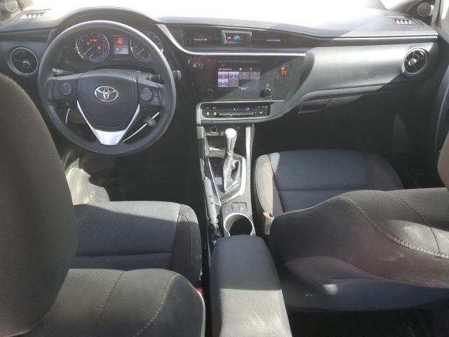 5YFBURHEXKP937612 - 2019 TOYOTA COROLLA L Argent photo 8