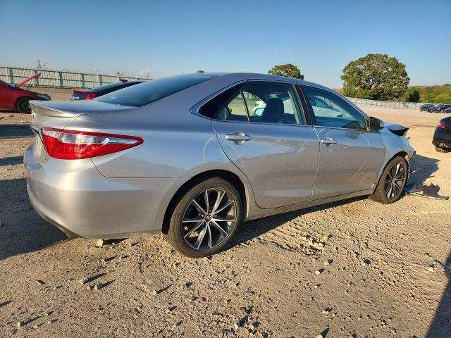 4T1BF1FKXGU589031 - 2016 TOYOTA CAMRY LE SILVER photo 3